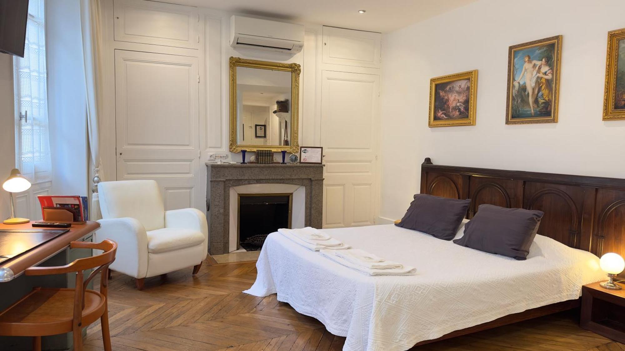 Chambre De Charme Au Coeur Du Vieux Valence - Confort & Calme Exterior foto