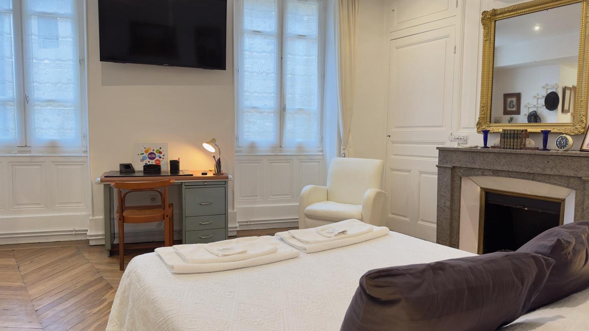 Chambre De Charme Au Coeur Du Vieux Valence - Confort & Calme Exterior foto